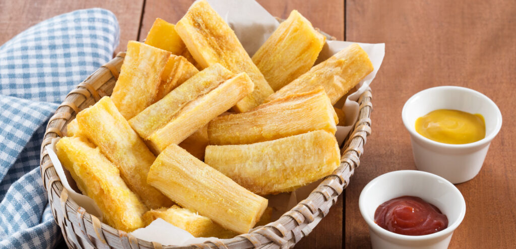 Mandioca frita — golden cassava fries
