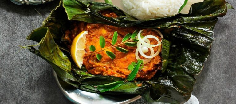 Peixe na Folha de Bananeira — fish in banana leaves